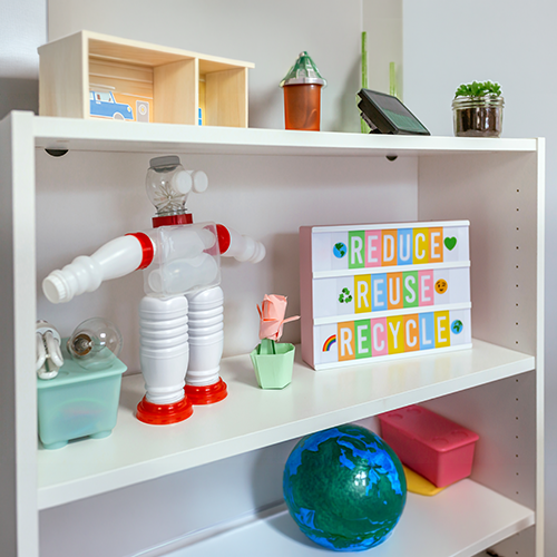 Bikin Kamar Anak Makin Gemas! Ide DIY Dekorasi Kamar Estetik dari Barang Bekas Lewat Mixed Media Art 